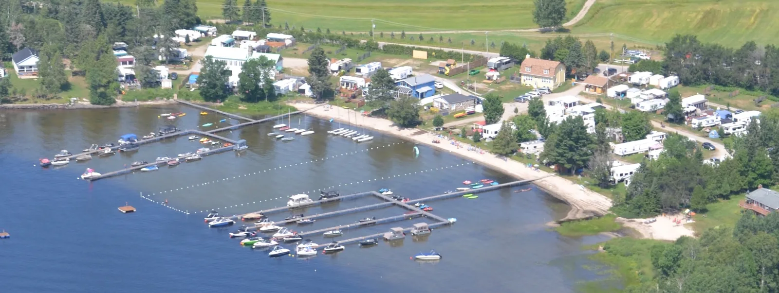 Camping Et Hébergement La Baie Du Soleil